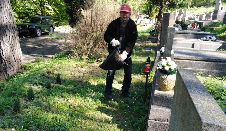 Brigáda na Lucia Bani - cintorín 27. 05. 2020