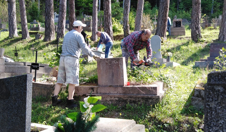 Brigáda na Lucia Bani - cintorín 27. 05. 2020